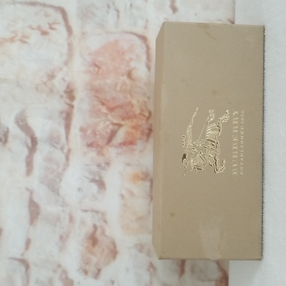 New Burberry Cat Eye Sunglasses - Picture 11 of 12